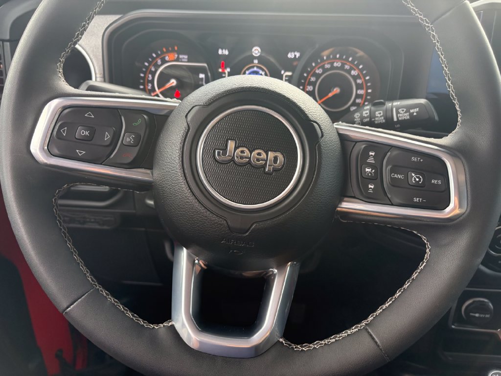 Used 2025 Jeep Wrangler Unlimited Sahara AWD/4WD image 16