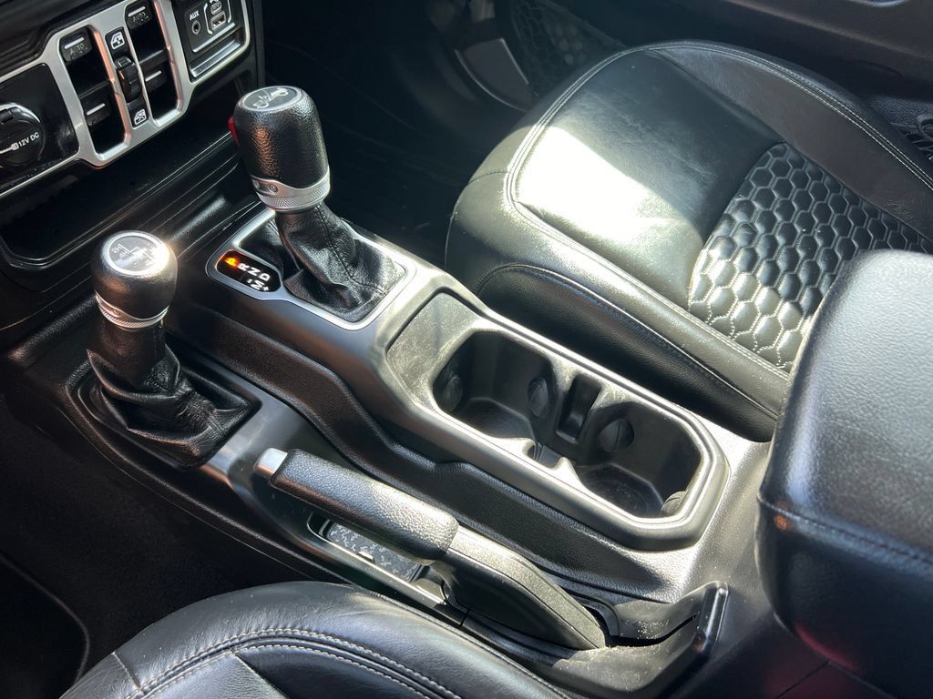 Used 2018 Jeep Wrangler Unlimited Sport S AWD/4WD image 37