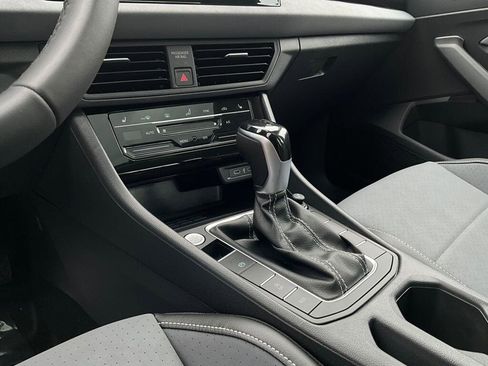 New 2026 Volkswagen Jetta SE FWD image 19