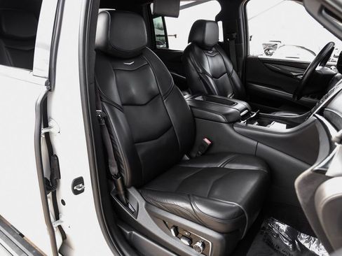 Used 2020 Cadillac Escalade ESV Platinum image 34