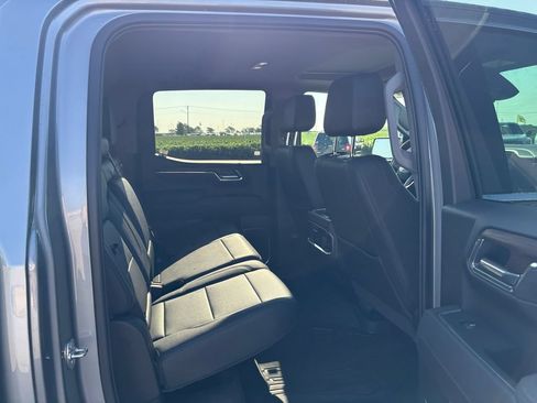 Used 2025 GMC Sierra 1500 SLT w/ SLT Premium Package AWD/4WD image 40