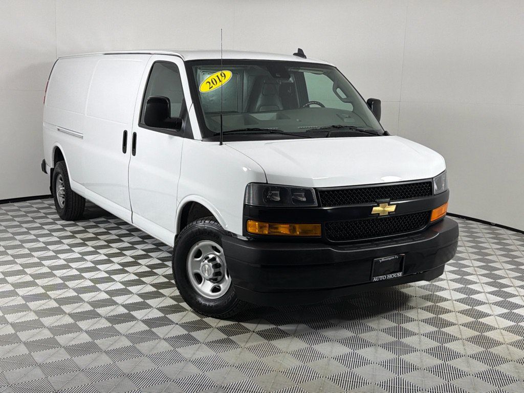 Used 2019 Chevrolet Express 3500 Extended w/ Driver Convenience Package RWD image 2