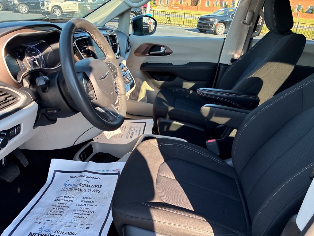 Used 2023 Chrysler Voyager LX FWD image 11