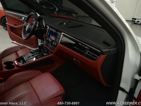 Used 2023 Porsche Macan AWD/4WD image 22