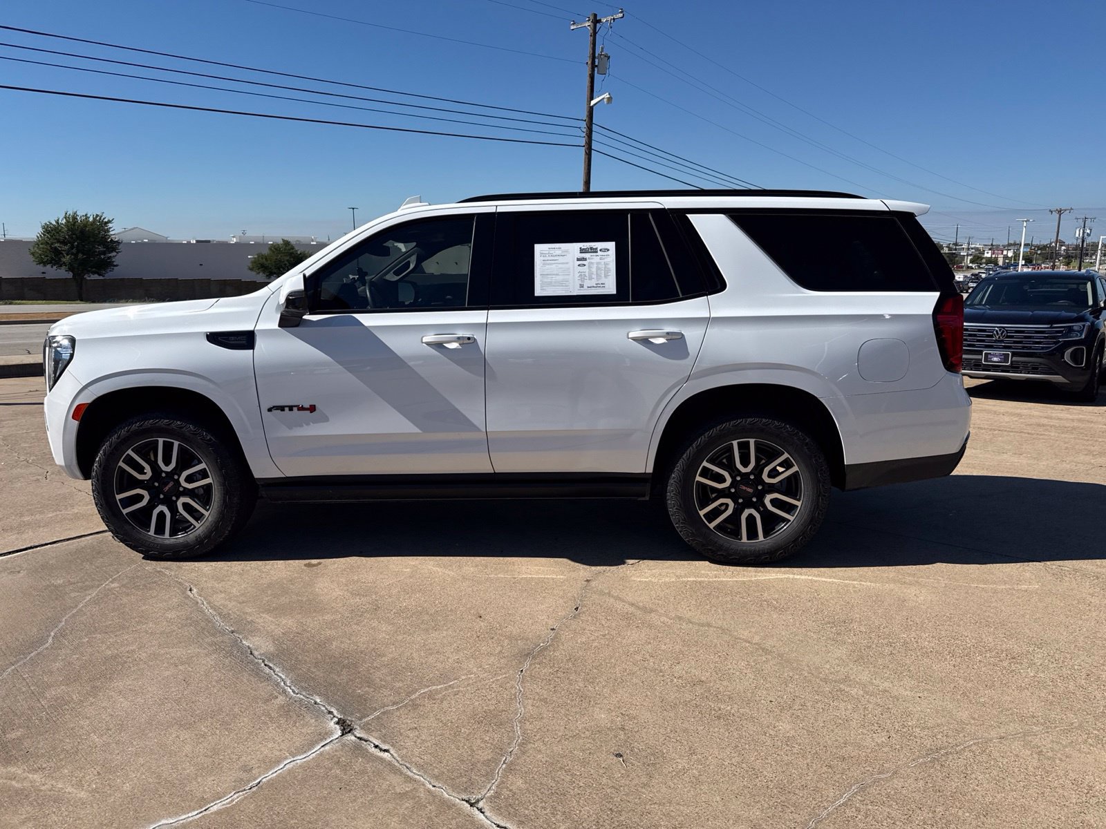 Used 2024 GMC Yukon AT4 w/ AT4 Premium Plus Package AWD/4WD image 4