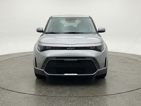 Used 2025 Kia Soul LX w/ LX Technology Package FWD image 2