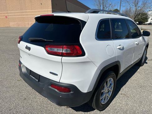 Used 2018 Jeep Cherokee Latitude Plus image 4