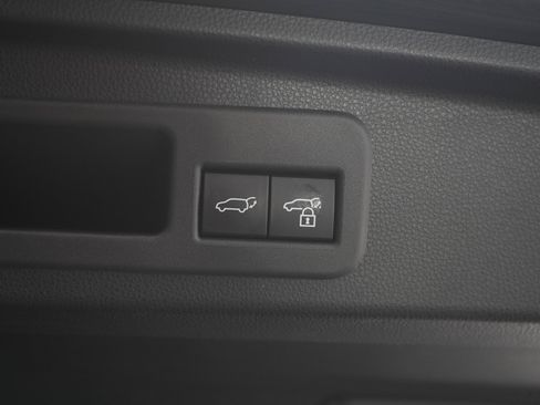 Used 2025 Toyota 4Runner Limited AWD/4WD image 11