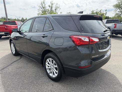 Used 2020 Chevrolet Equinox LS w/ LS Convenience Package FWD image 4