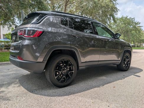 Used 2023 Jeep Compass Latitude AWD/4WD image 9