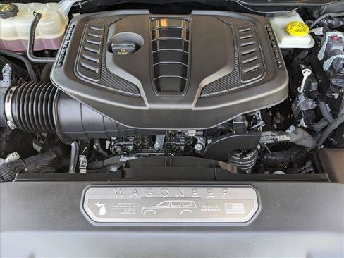 Certified 2025 Jeep Wagoneer Series II w/ Convenience Group I AWD/4WD image 24