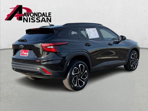 Used 2024 Chevrolet Trax RS w/ Sunroof Package image 7