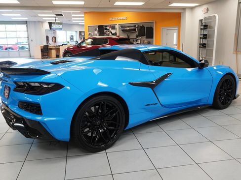 Used 2024 Chevrolet Corvette Z06 RWD image 11