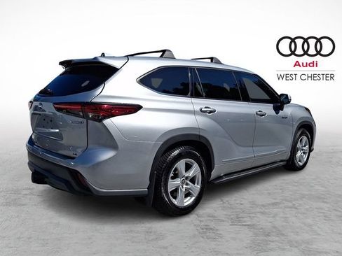 Used 2020 Toyota Highlander LE AWD/4WD image 6