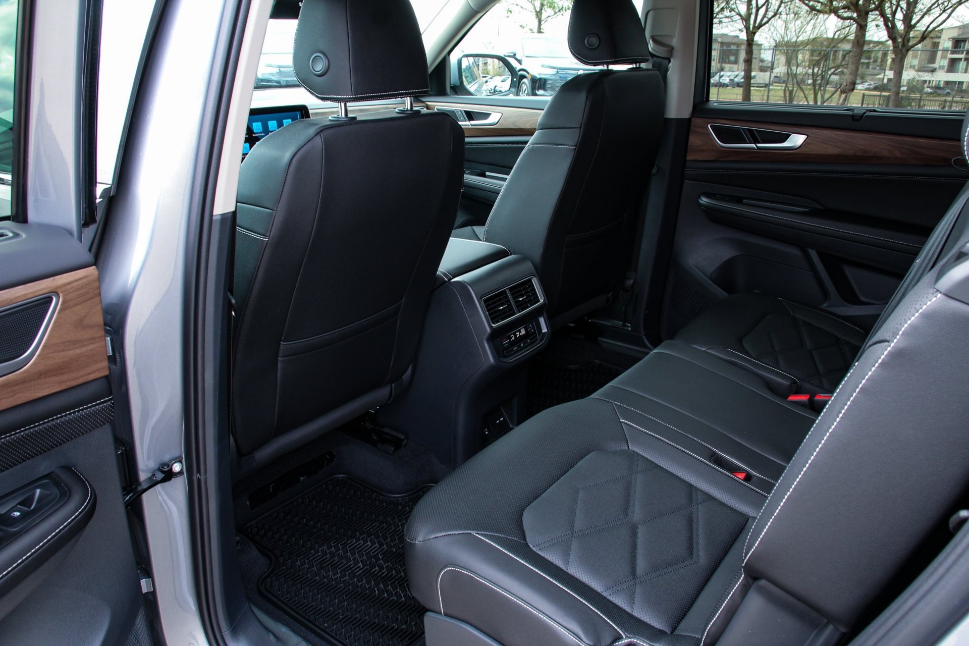 Used 2026 Volkswagen Atlas SE FWD image 29