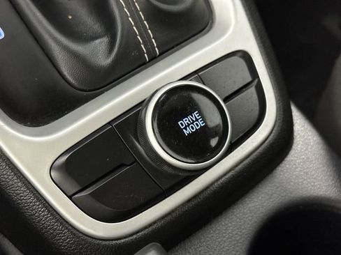 Used 2020 Hyundai Venue SEL image 20