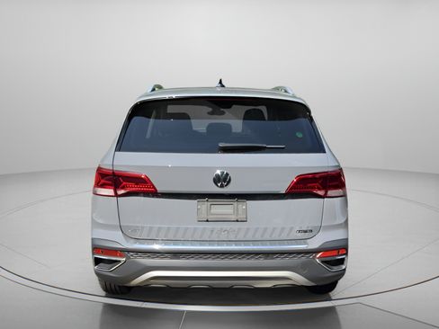 Certified 2022 Volkswagen Taos SEL AWD/4WD image 4