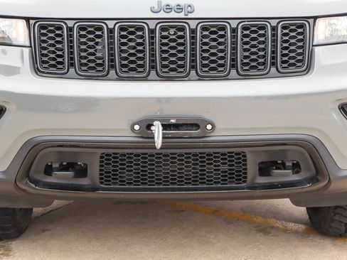 Used 2020 Jeep Grand Cherokee Laredo image 13
