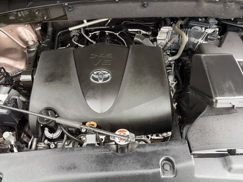 Used 2019 Toyota Highlander Limited Platinum AWD/4WD image 19