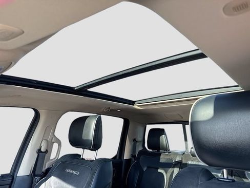 Used 2019 RAM 1500 Laramie AWD/4WD image 24
