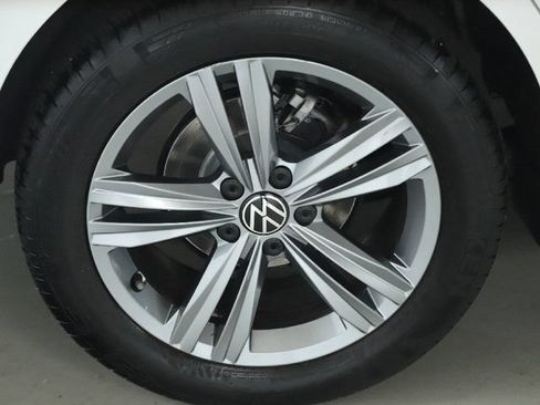 Used 2024 Volkswagen Jetta SE w/ Panoramic Sunroof Package FWD image 12