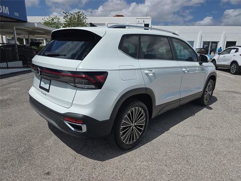 New 2026 Volkswagen Taos SE FWD image 3