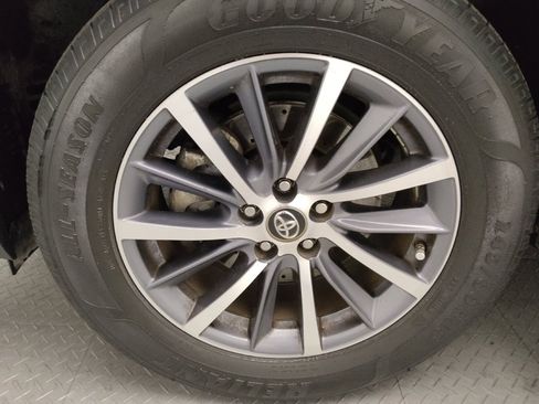 Used 2017 Toyota Highlander XLE image 31