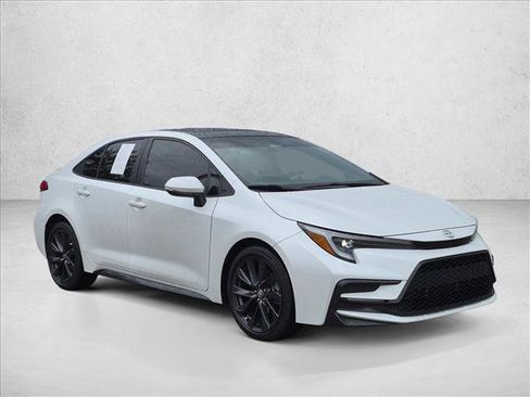 Used 2023 Toyota Corolla XSE FWD image 3