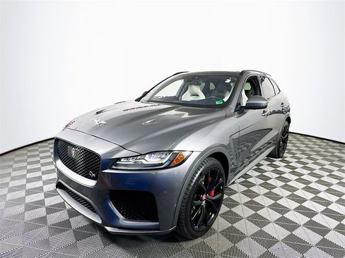 Used 2019 Jaguar F-PACE SVR image 3
