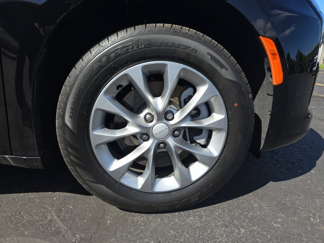 New 2027 Chrysler Pacifica Select AWD/4WD image 37