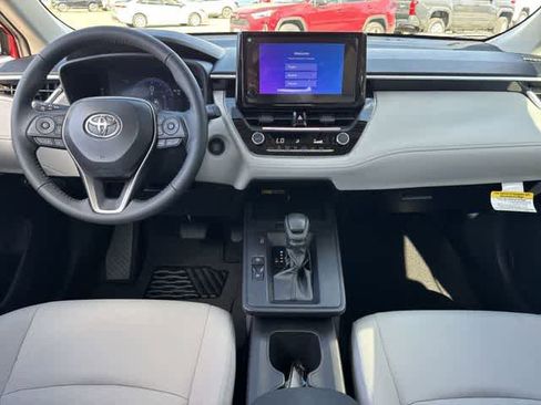 Used 2026 Toyota Corolla Cross LE image 17