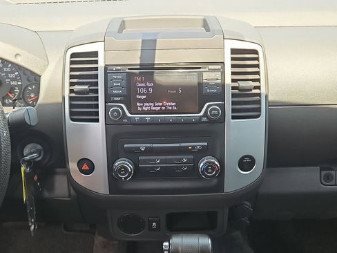 Used 2016 Nissan Frontier SV image 15