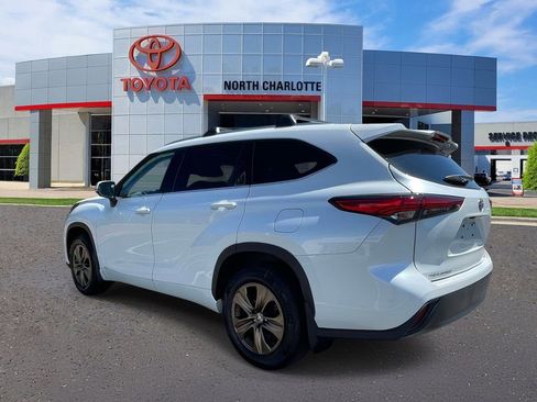 Used 2022 Toyota Highlander Bronze Edition AWD/4WD image 4