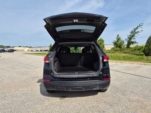 Used 2024 Chevrolet Equinox LS w/ LS Convenience Package AWD/4WD image 11