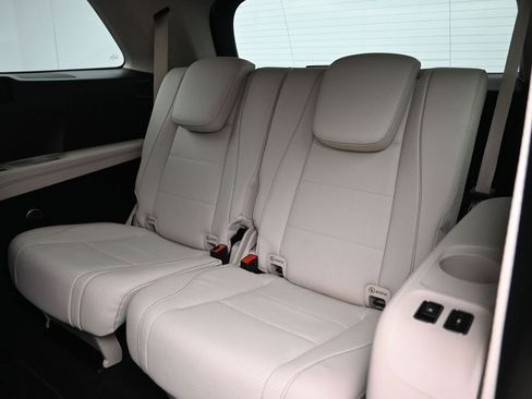 Used 2021 Mercedes-Benz GLS 450 4MATIC image 22