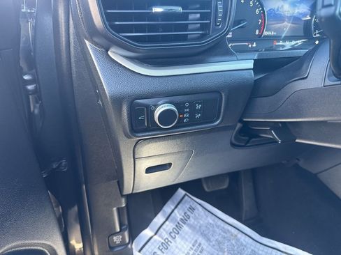 Used 2020 Ford Explorer XLT image 9