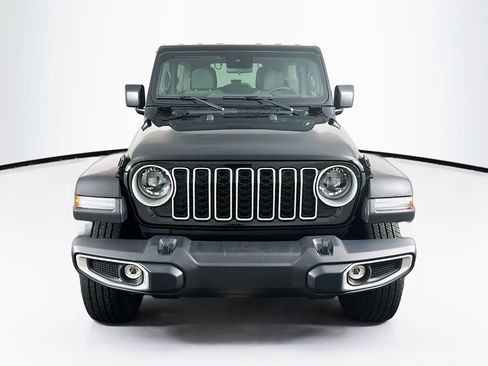 Used 2025 Jeep Wrangler Unlimited Sahara AWD/4WD image 2