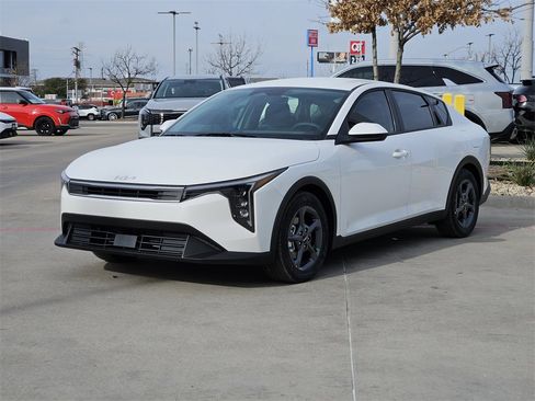 New 2026 Kia K4 LXS image 2
