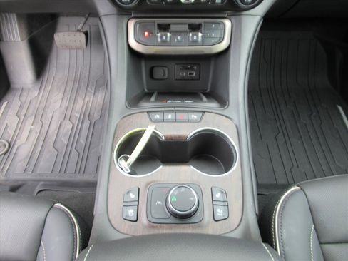 Used 2023 GMC Acadia Denali w/ Denali Ultimate Package image 21