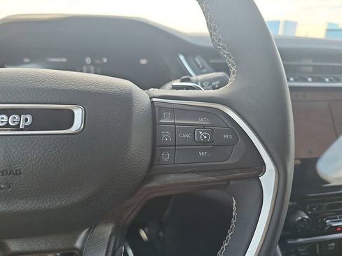 Used 2024 Jeep Grand Cherokee Limited AWD/4WD image 18