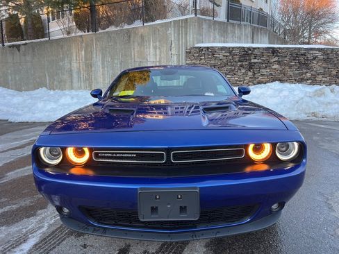 Used 2022 Dodge Challenger SXT w/ Plus Package image 8