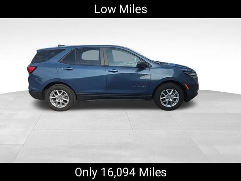 Used 2024 Chevrolet Equinox LS w/ LS Convenience Package AWD/4WD image 2