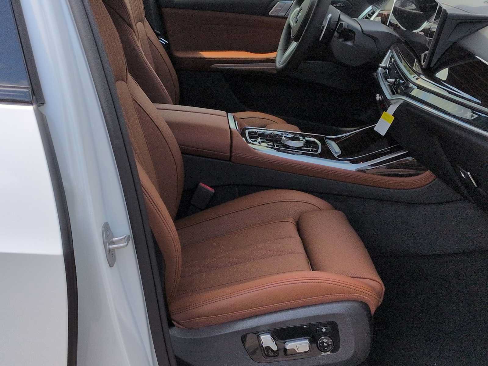 Used 2027 BMW X7 xDrive40i w/ Executive Package AWD/4WD image 24