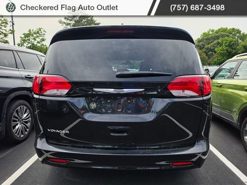 Used 2022 Chrysler Voyager LX FWD image 5