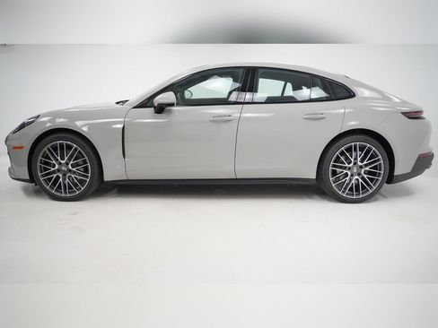 New 2025 Porsche Panamera 4 image 2