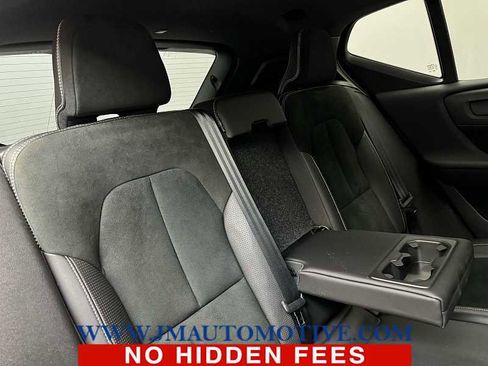 Used 2020 Volvo XC40 T5 R-Design image 18