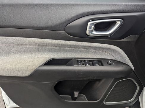 Certified 2024 Jeep Compass Latitude image 24