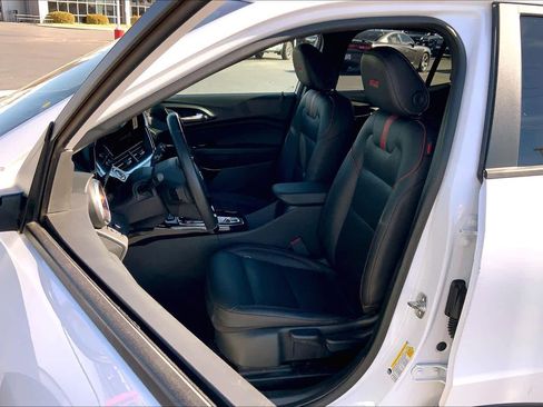 Used 2025 Chevrolet Trax RS w/ Sunroof Package image 8