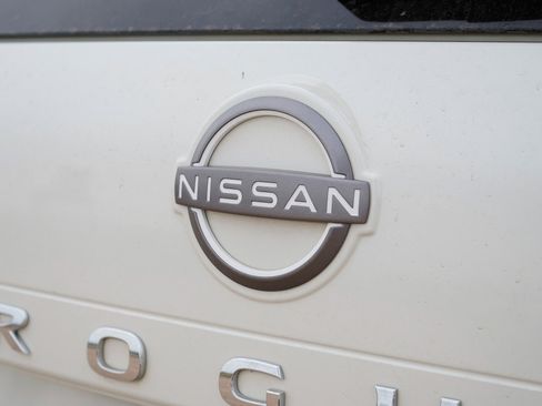 Used 2023 Nissan Rogue SV w/ SV Premium B Package image 6