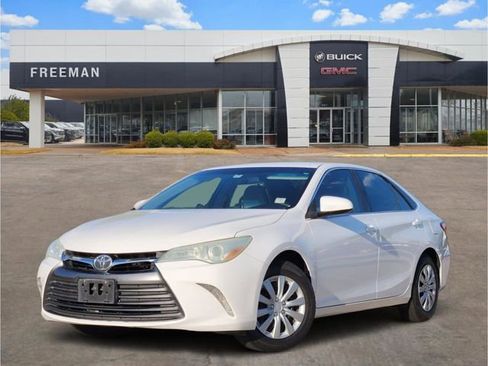 Used 2016 Toyota Camry LE FWD image 1